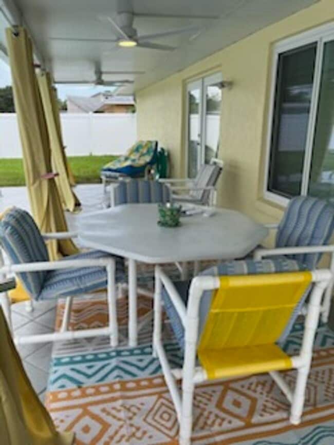 Building Photo - 3208 Royal Palm Dr