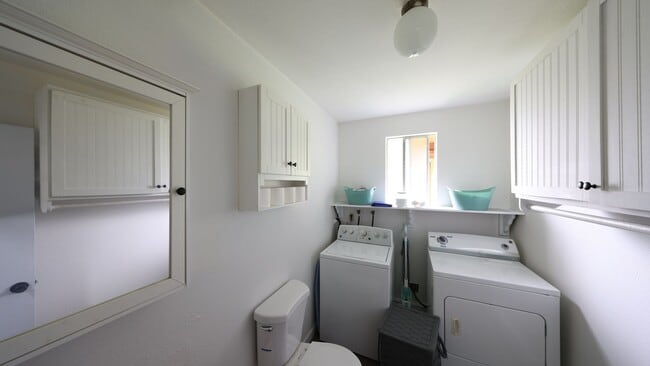 Building Photo - 3 Bed 2 Bath - A/C - Large Backyard - Dog Friendly - NAS Whidbey