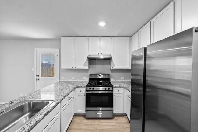 Building Photo - Welcome to Your New Home! Enjoy Free Rent!...