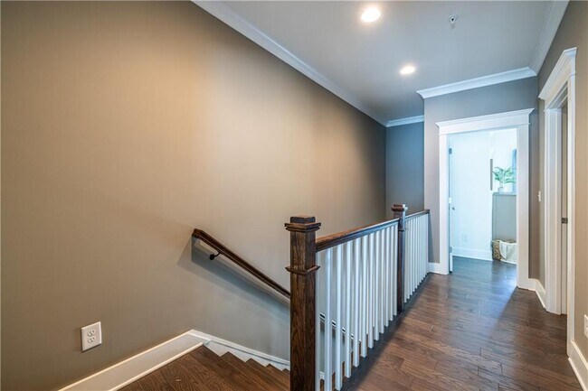 Building Photo - 1002 Braeburn Ln