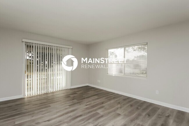 Building Photo - 3 Bedroom Pet-Friendly Home in WINTER HAVEN, FL with Main Street Renewal