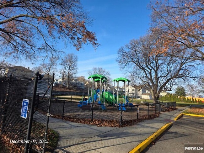 Building Photo - 174 Highland Cross