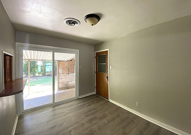 Building Photo - 2306 Poage Ave