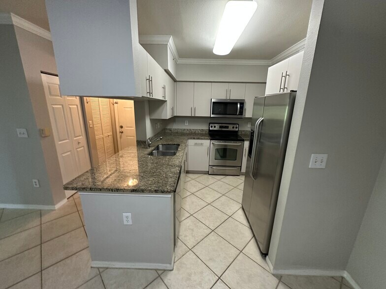 Building Photo - 6530 Emerald Dunes Dr