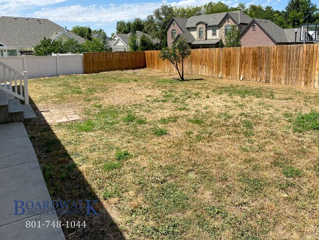 Building Photo - Charming 3 Bed 2 Bath Home in Holladay wit...