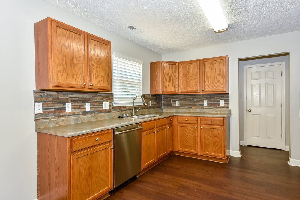Building Photo - 8032 Meadowview Ln