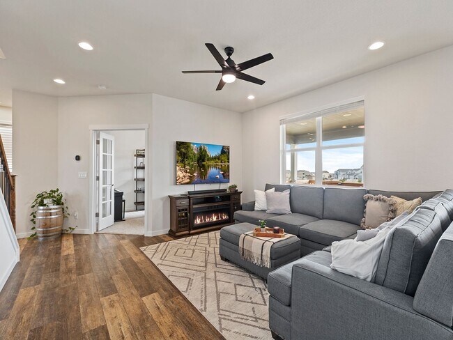 Building Photo - Stunning 4-Bed 2.5-Bath Oasis- Severance, CO!