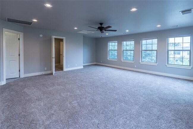 Building Photo - 306 E 34th St