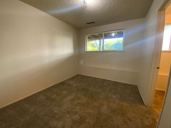 Building Photo - Spacious 4-bedroom Home in Lakewood!