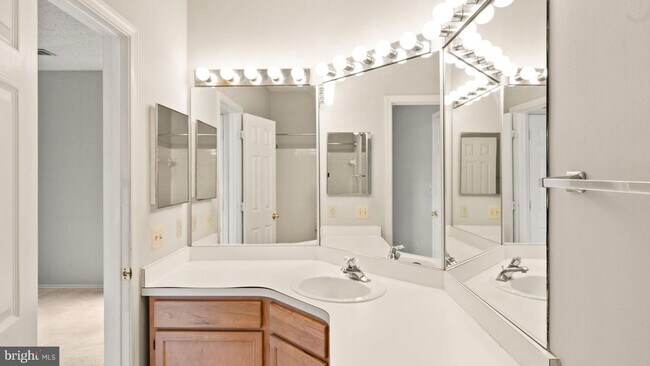 Building Photo - 13058 Autumn Woods Way