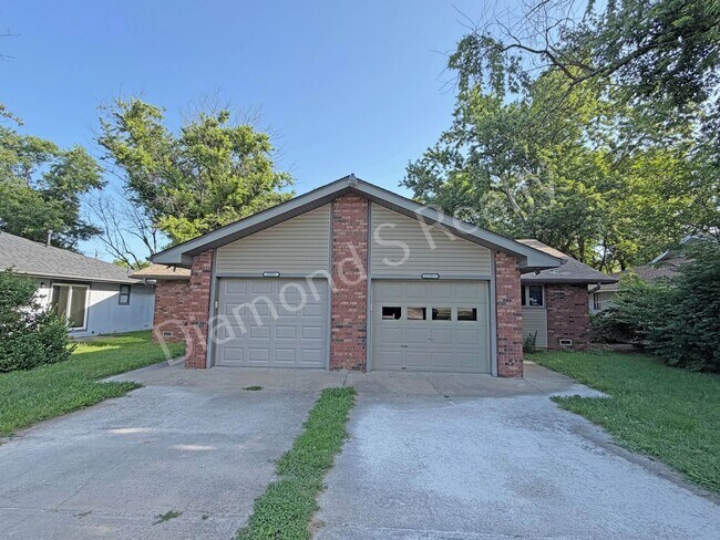 Building Photo - 2335 W Farm Rd 164