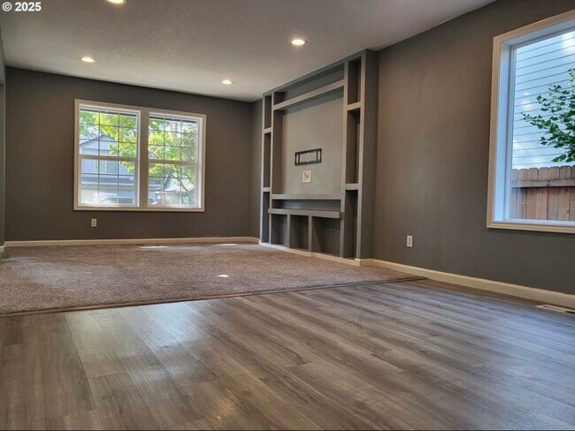 Building Photo - 2114 SE 60th Ave