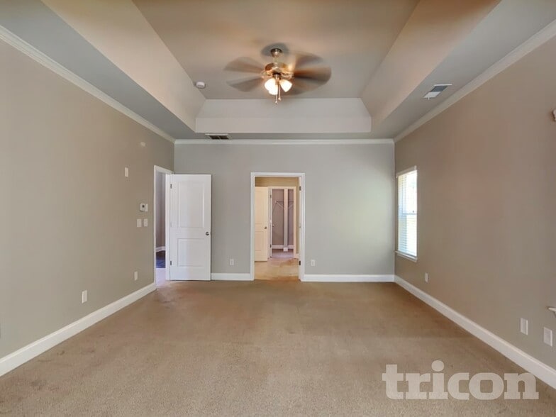 Building Photo - 301 Scenic View Ln