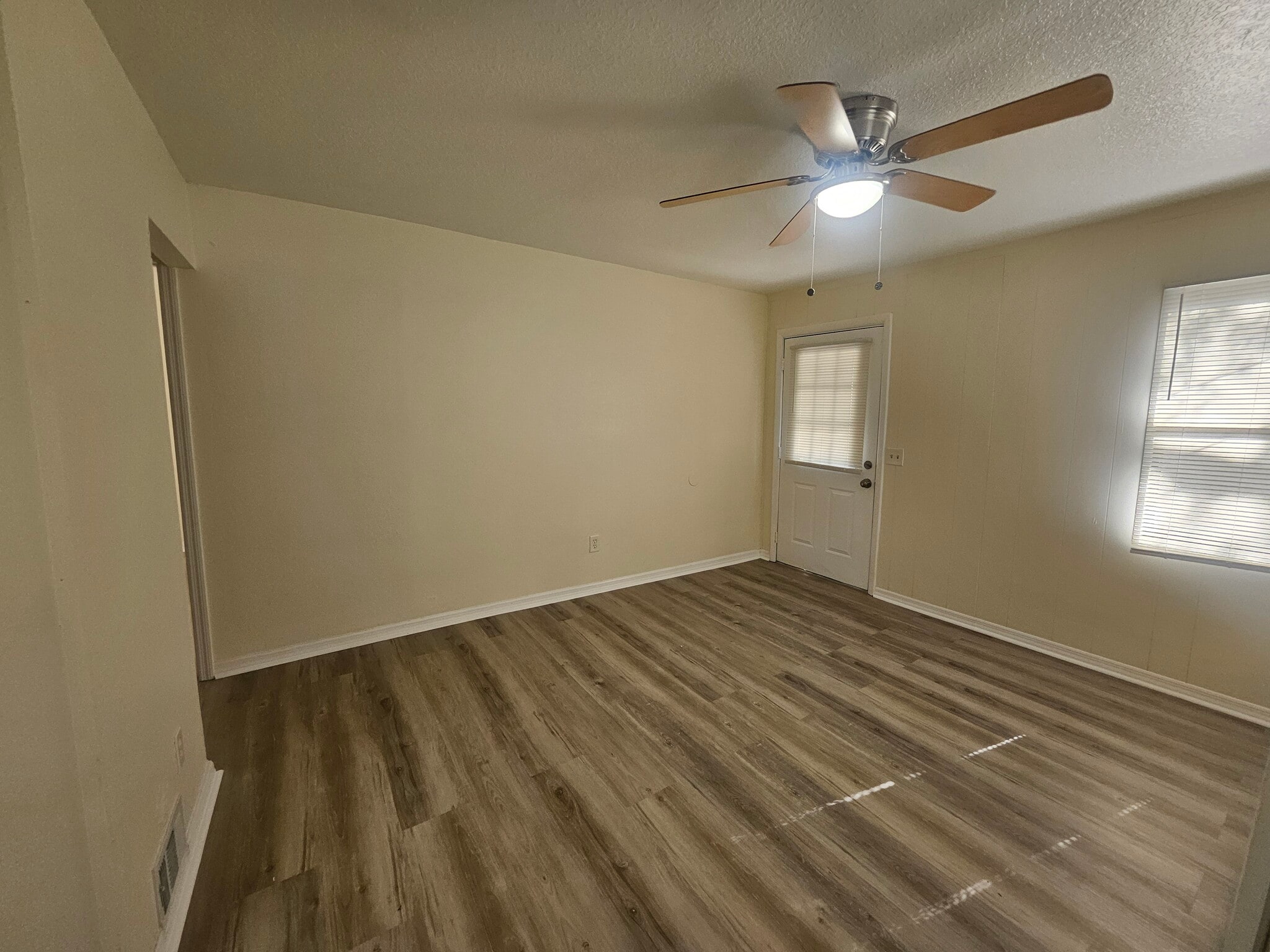 Building Photo - 7009 Old Middleburg Rd S