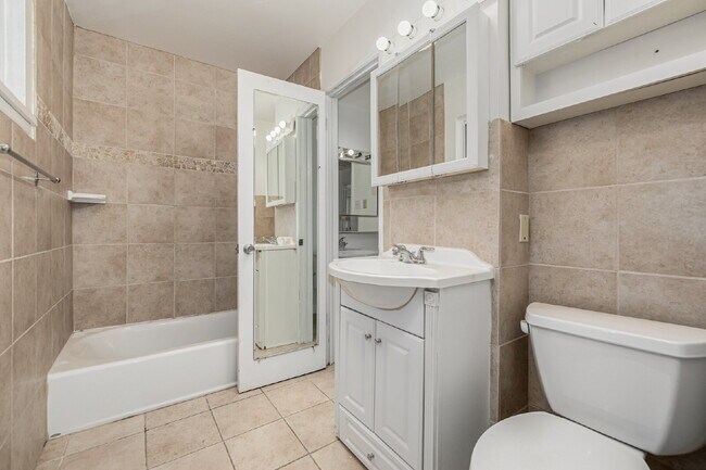 Building Photo - Great 3 Bed 3 Bath Hilltop Home for rent.