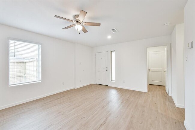 Building Photo - 21043 Longeni Dr