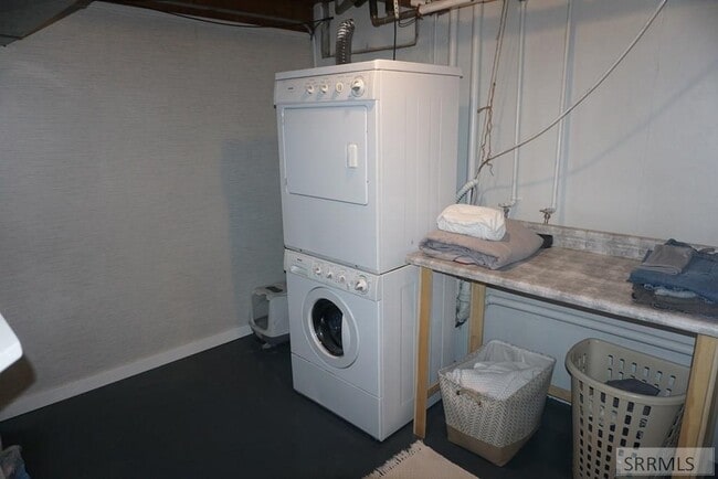 Building Photo - 613 Sykes Dr