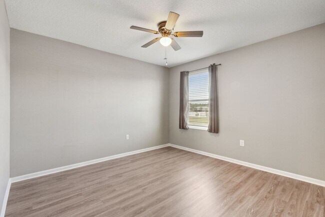 Building Photo - Spacious 5-Bedroom Home  – Prime Amelia Concourse Location!