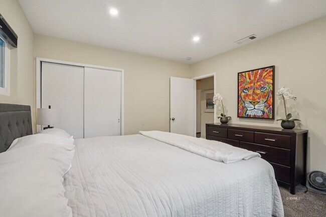 Building Photo - 25340 Marion Ridge Dr