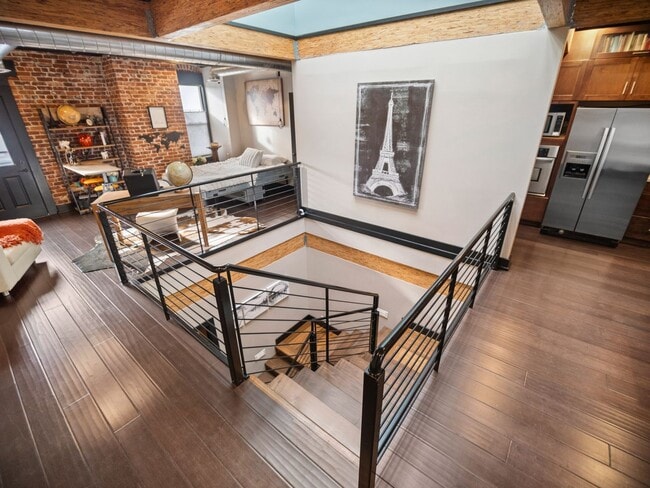 Building Photo - 401 W 1st Ave