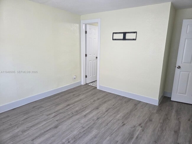 Building Photo - 367 W 33rd St