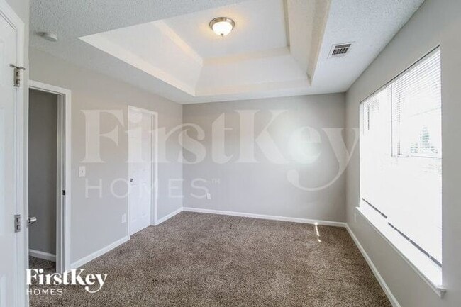 Building Photo - 670 Burtons Cove