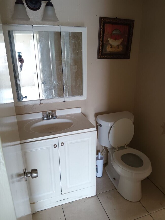 Building Photo - 1404 Holden Ave