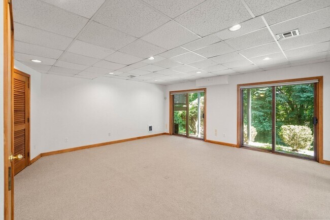 Building Photo - 7 Larch Rd