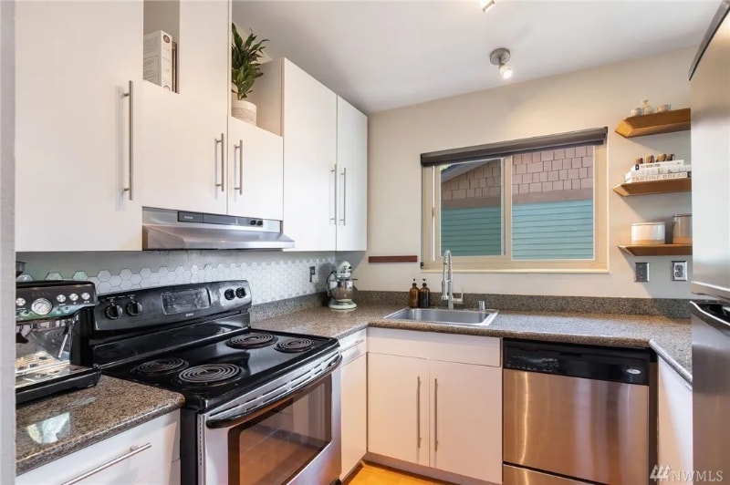 Building Photo - 3607 14th Ave W