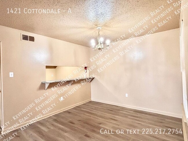 Building Photo - 1421 Cottondale-A