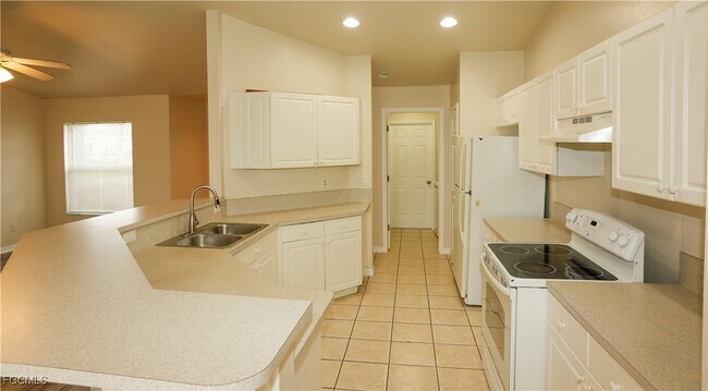 Building Photo - 710 SW 21st Terrace