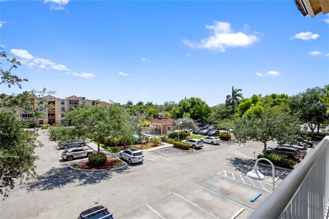 Building Photo - 529 E Sheridan St