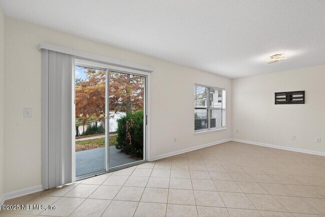 Building Photo - 411 Walnut Dr