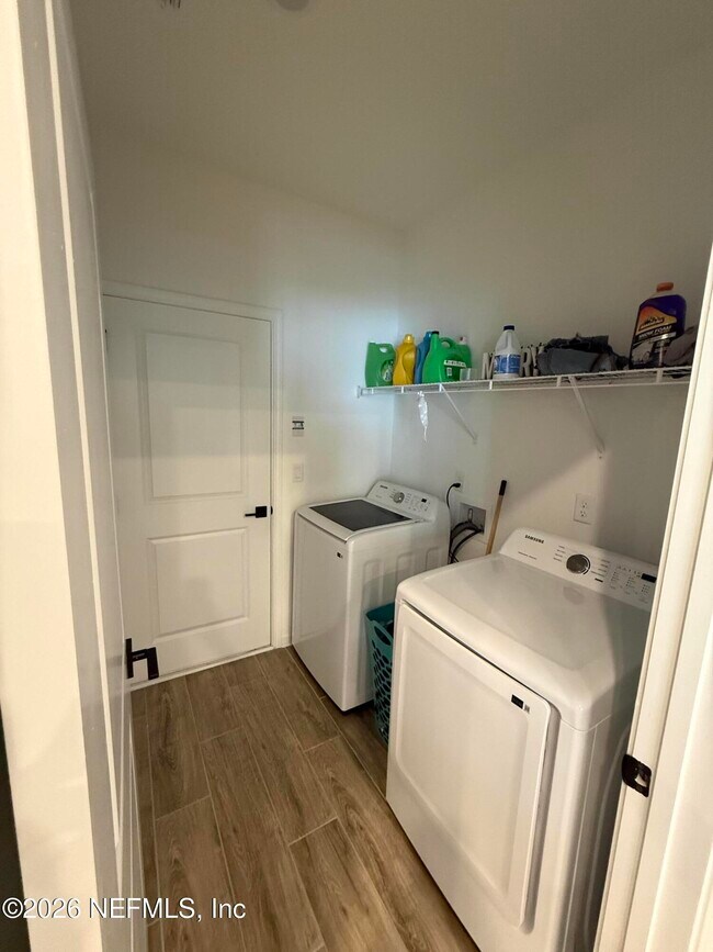 Building Photo - 2105 Featheredge Wy