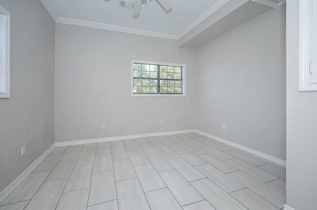 Building Photo - Charming 4-Bedroom, 2-Bath Home in a Prime Location