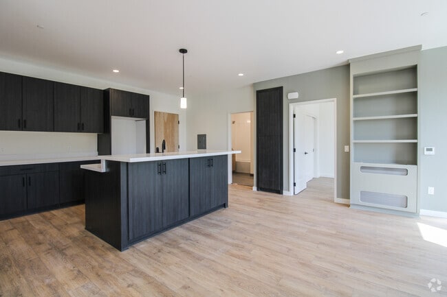 2 BD 2 BA kitchen - 2800 Broad St