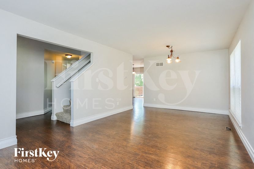 Building Photo - 519 Cottage Crossing