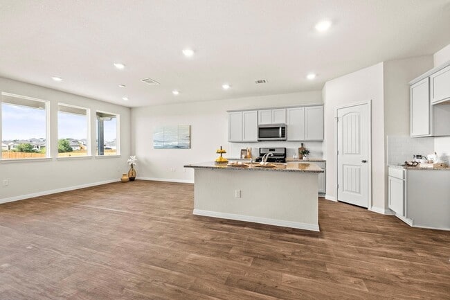 Building Photo - 121 Brody Ln