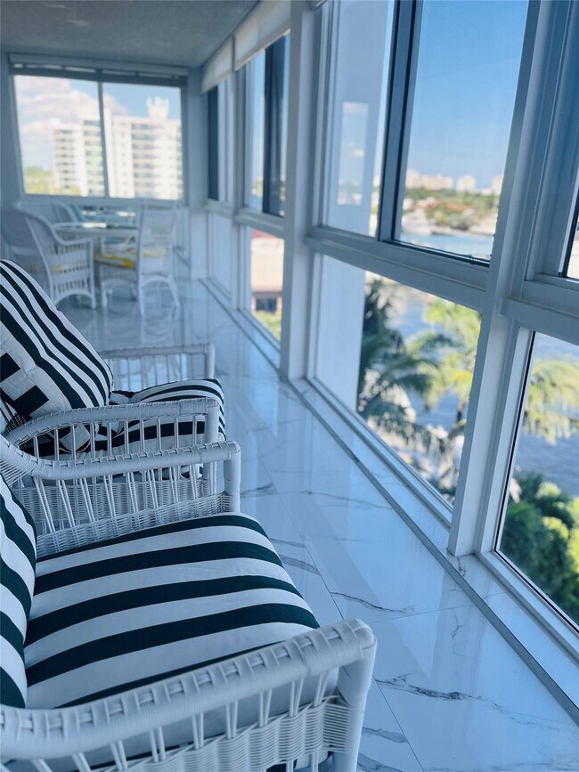 Building Photo - 3100 NE 49th St