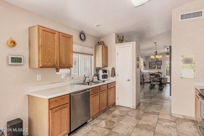 Building Photo - 2675 W Mystic Mountain Dr