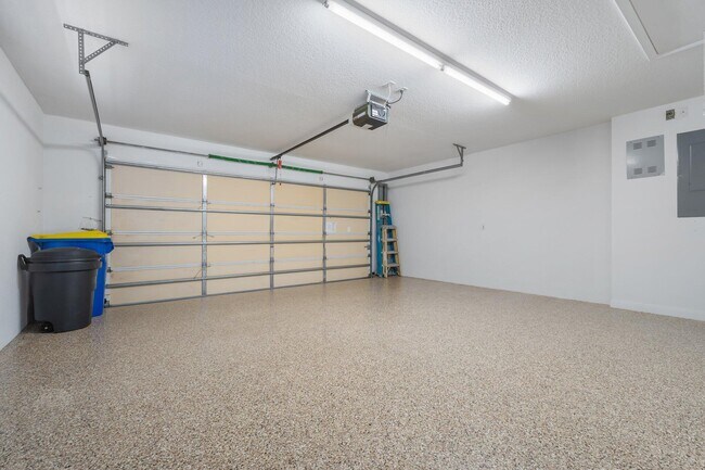Building Photo - 9083 SE Hawks Nest Ct