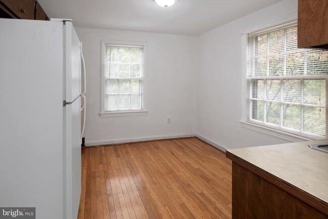 Building Photo - 6 E Chestnut St