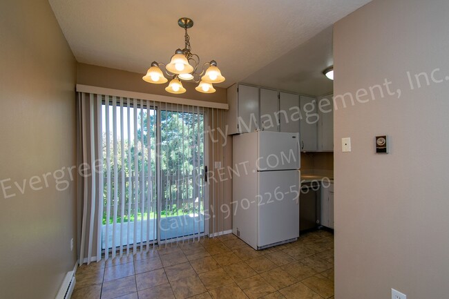 Building Photo - Great 2 bed 1 bath Condo in a Great Location!