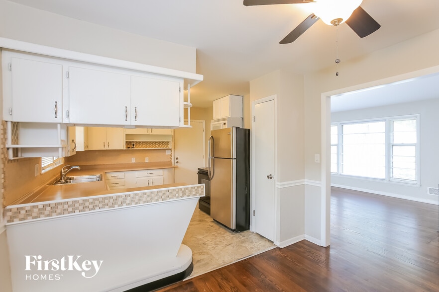 Building Photo - 9707 E 79th Terrace