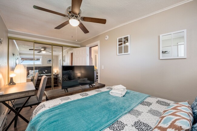 Building Photo - Ocean view 1 bedroom bottom floor unit clo...