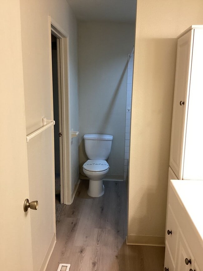 Building Photo - ONLY $1,350.00 PER MONTH - DON'T MISS OUT ON THIS CUTE GROUND FLOOR -2 BEDROOM/1BATH CONDO IN GAT...