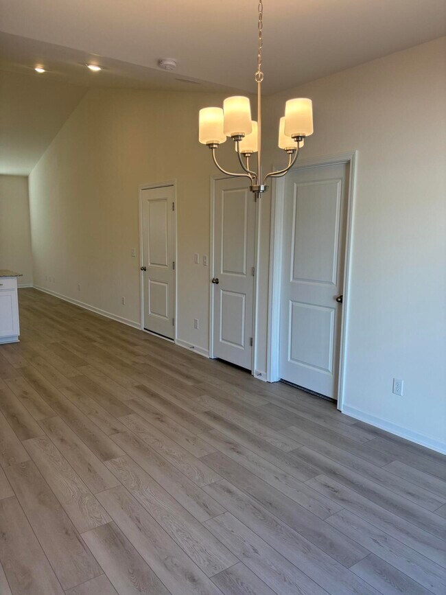 Building Photo - 372 Acorn St