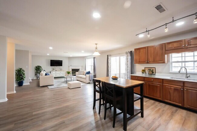 Building Photo - 18058 Cristin Way