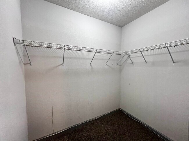 Building Photo - 1406 Golden Park Ct