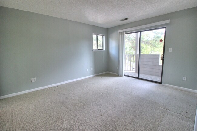 Building Photo - Nice 1 bedroom 2nd floor condo in SW Durham!